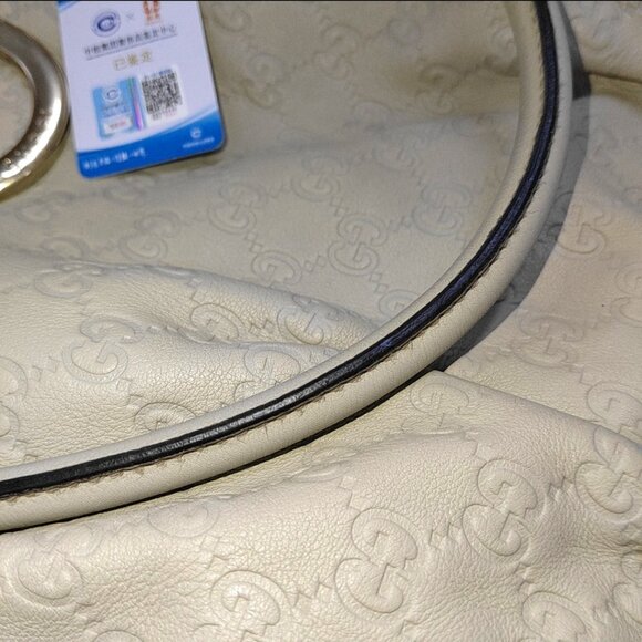 Gucci GG Signature Abbey Tote - Picture 9 of 16